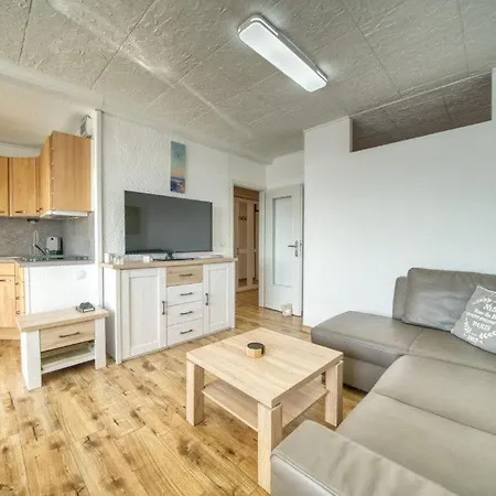 - Haus C, App 0c1004 *