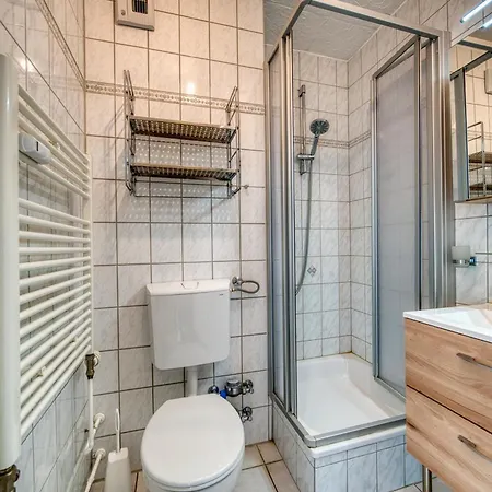 - Haus C, App 0c1004 *